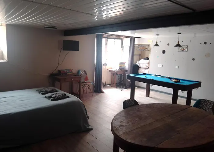 Calme Avec Billard
